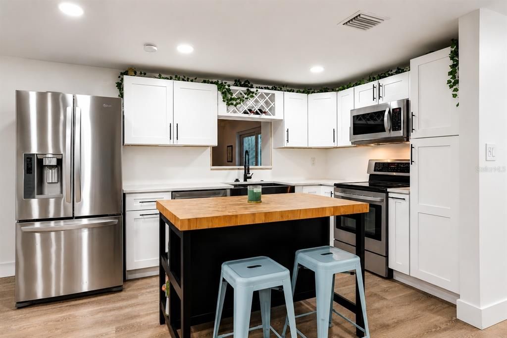 For Sale: $299,900 (3 beds, 1 baths, 1189 Square Feet)