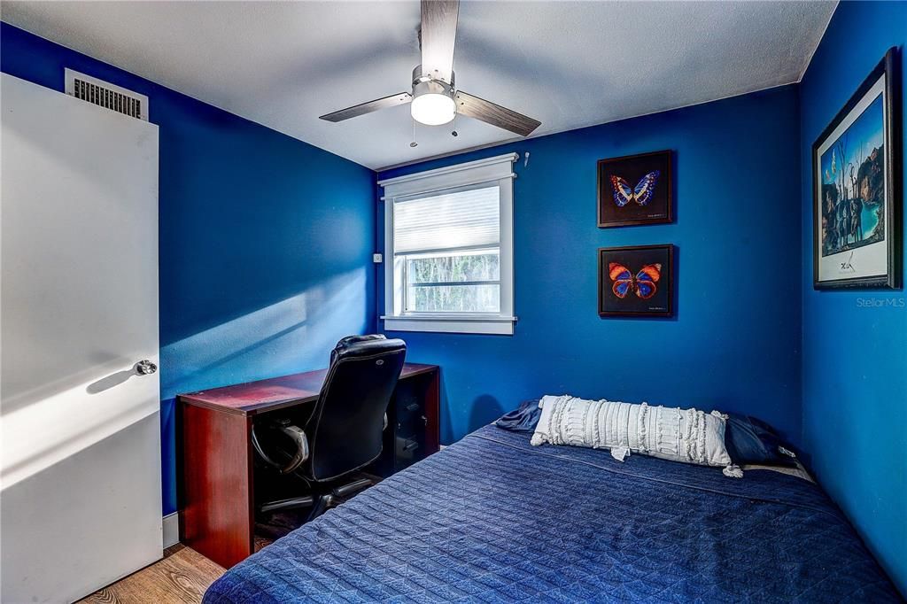 For Sale: $299,900 (3 beds, 1 baths, 1189 Square Feet)