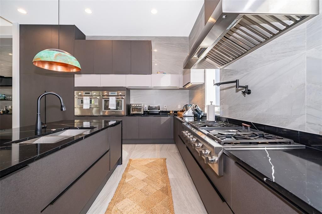 For Sale: $2,495,000 (4 beds, 5 baths, 4428 Square Feet)
