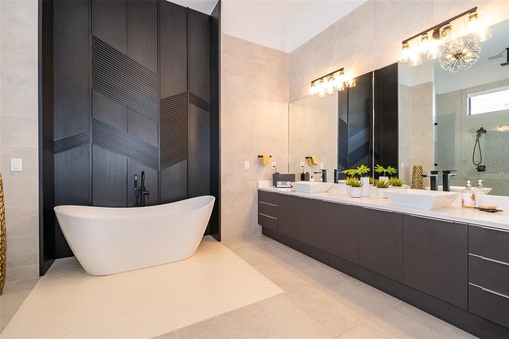 For Sale: $2,495,000 (4 beds, 5 baths, 4428 Square Feet)