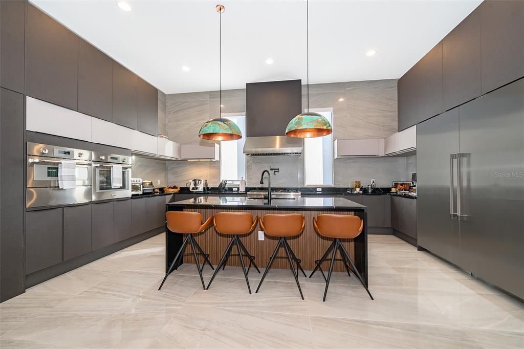 For Sale: $2,495,000 (4 beds, 5 baths, 4428 Square Feet)