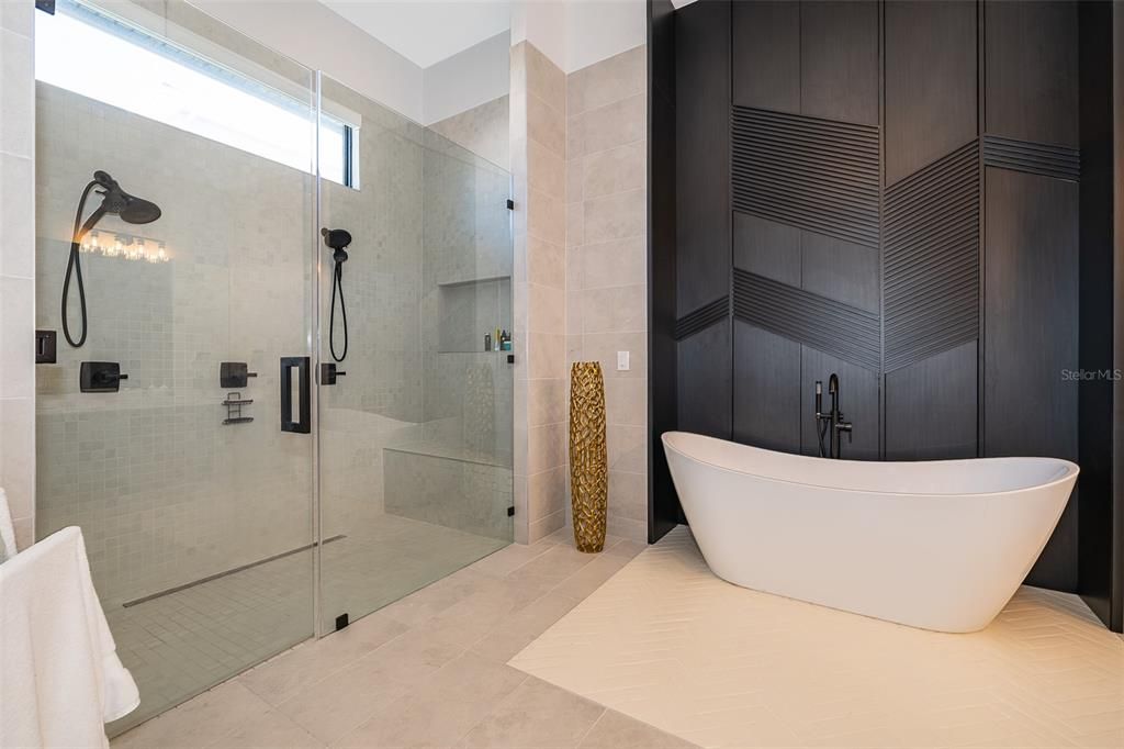 For Sale: $2,495,000 (4 beds, 5 baths, 4428 Square Feet)