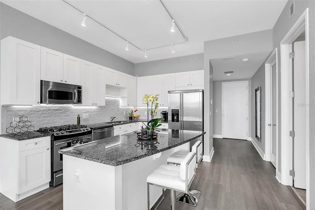For Rent: $3,400 (2 beds, 2 baths, 1237 Square Feet)