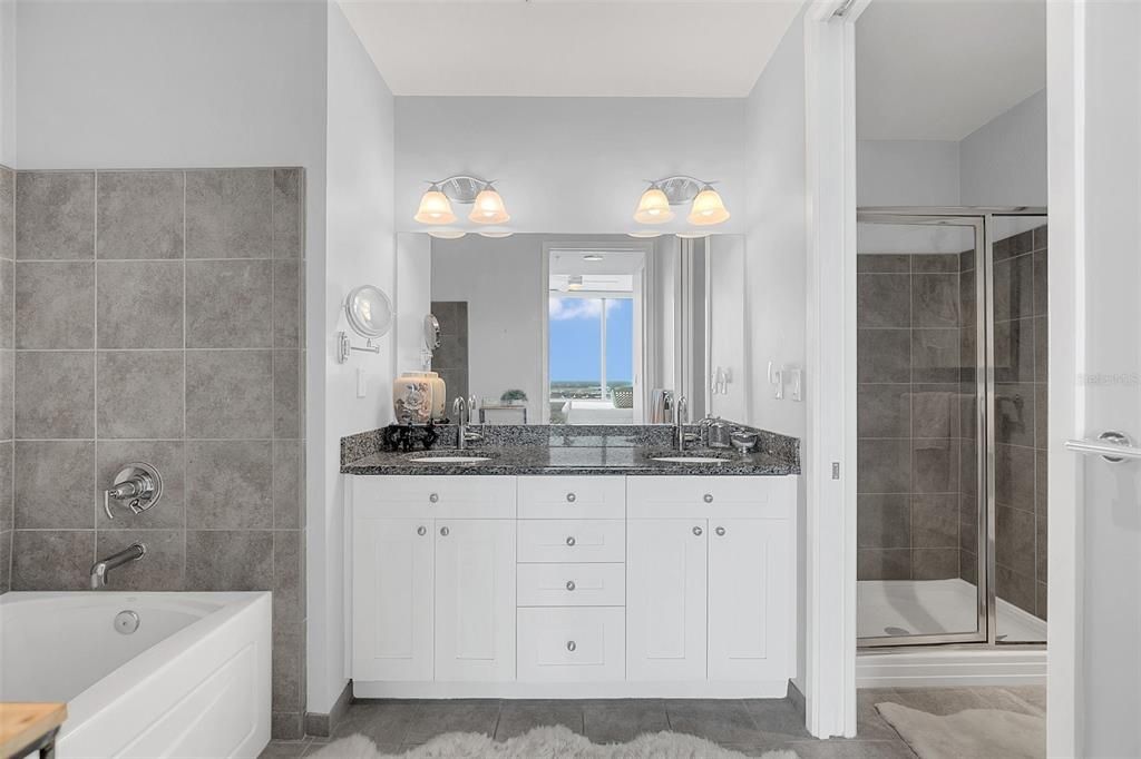 For Rent: $3,400 (2 beds, 2 baths, 1237 Square Feet)