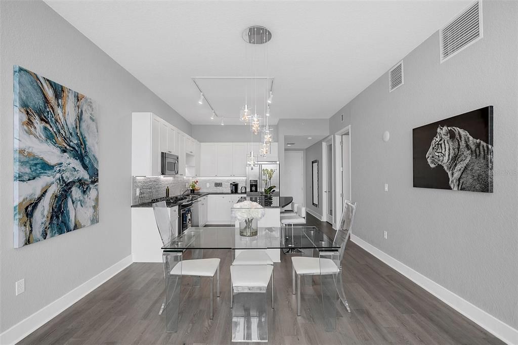 For Rent: $3,400 (2 beds, 2 baths, 1237 Square Feet)