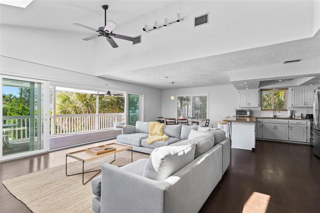 For Sale: $2,175,000 (3 beds, 2 baths, 1428 Square Feet)