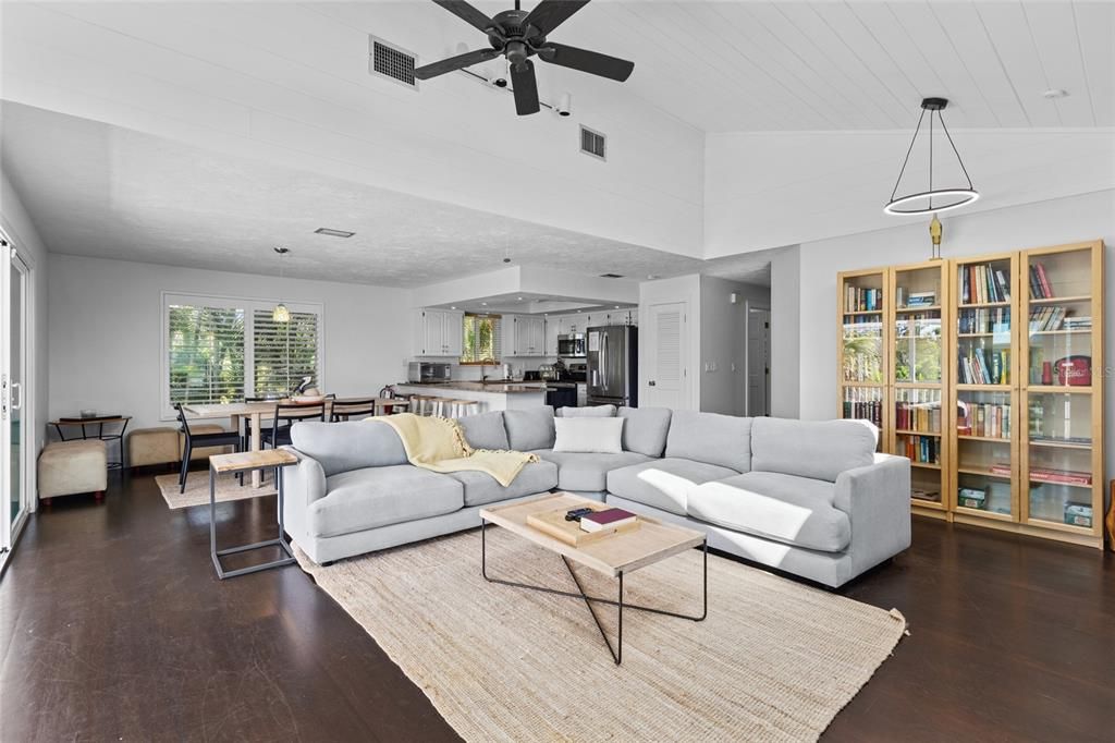 For Sale: $2,175,000 (3 beds, 2 baths, 1428 Square Feet)