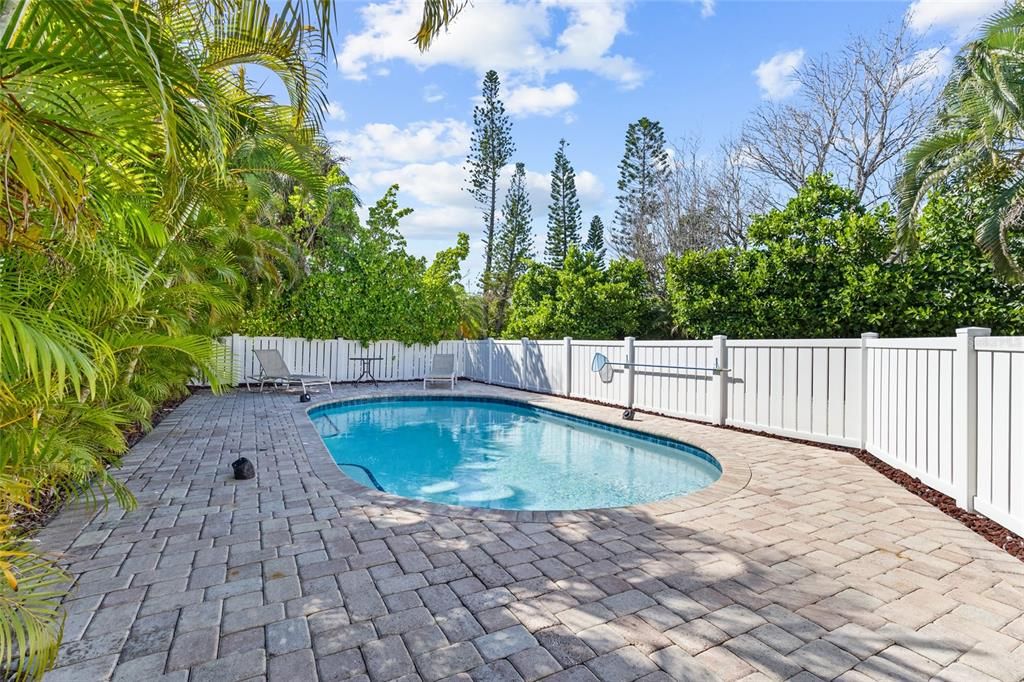 For Sale: $2,175,000 (3 beds, 2 baths, 1428 Square Feet)