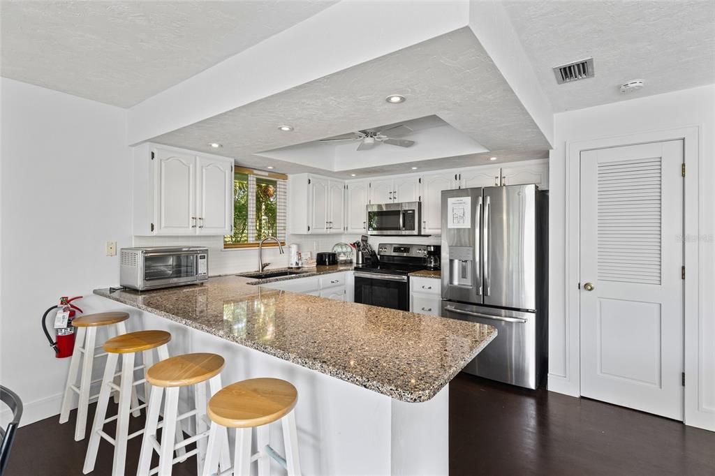 For Sale: $2,175,000 (3 beds, 2 baths, 1428 Square Feet)
