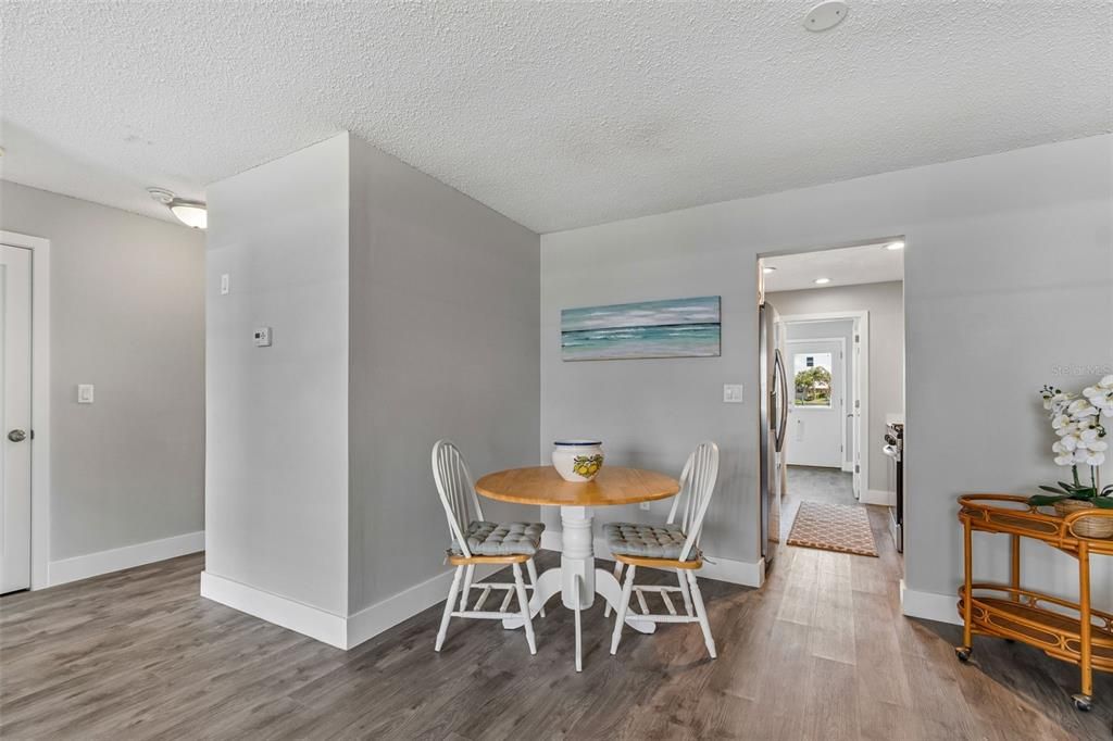 For Sale: $249,000 (2 beds, 2 baths, 1120 Square Feet)