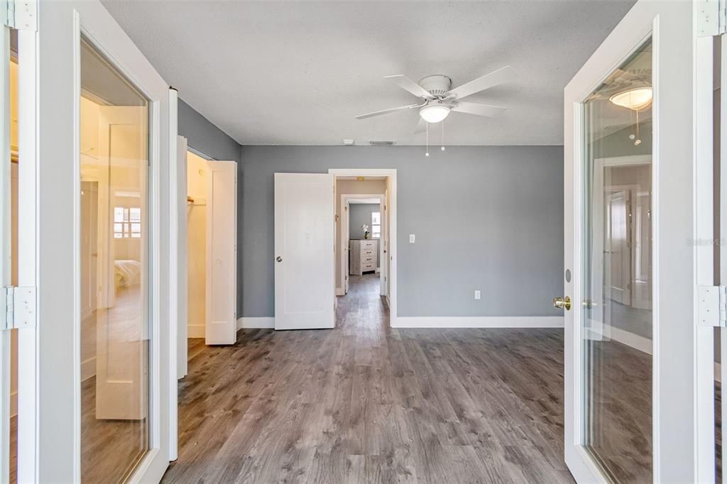 For Sale: $249,000 (2 beds, 2 baths, 1120 Square Feet)