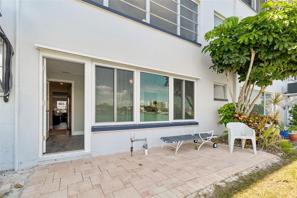 For Sale: $249,000 (2 beds, 2 baths, 1120 Square Feet)