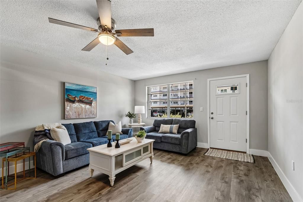 For Sale: $249,000 (2 beds, 2 baths, 1120 Square Feet)