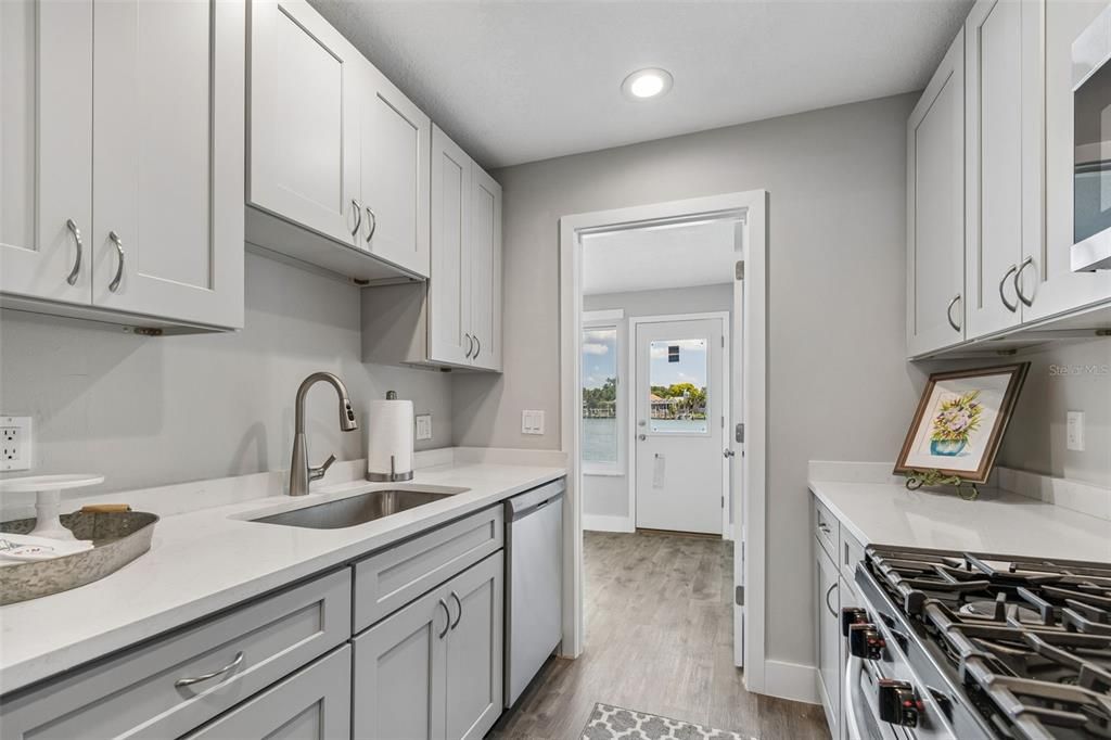 For Sale: $249,000 (2 beds, 2 baths, 1120 Square Feet)