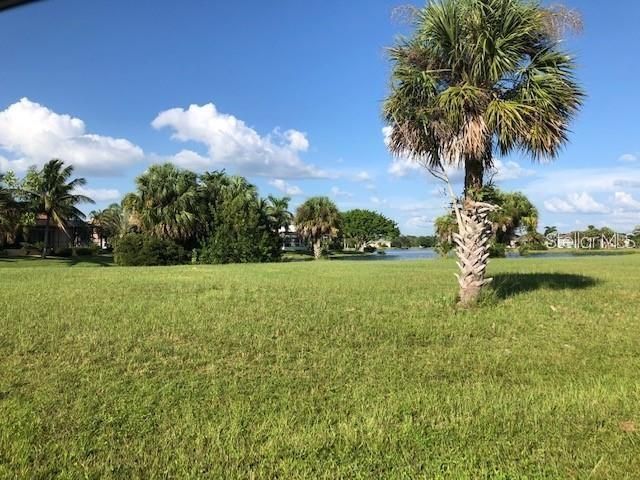 На продажу: $65,000 (0.24 acres)