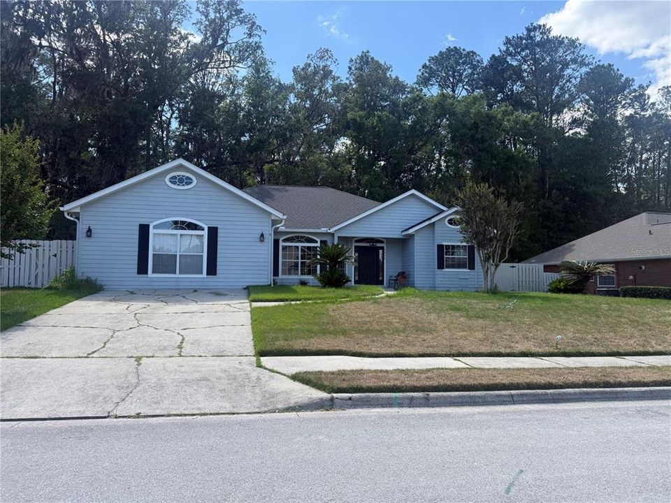 For Rent: $3,000 (4 beds, 2 baths, 2357 Square Feet)
