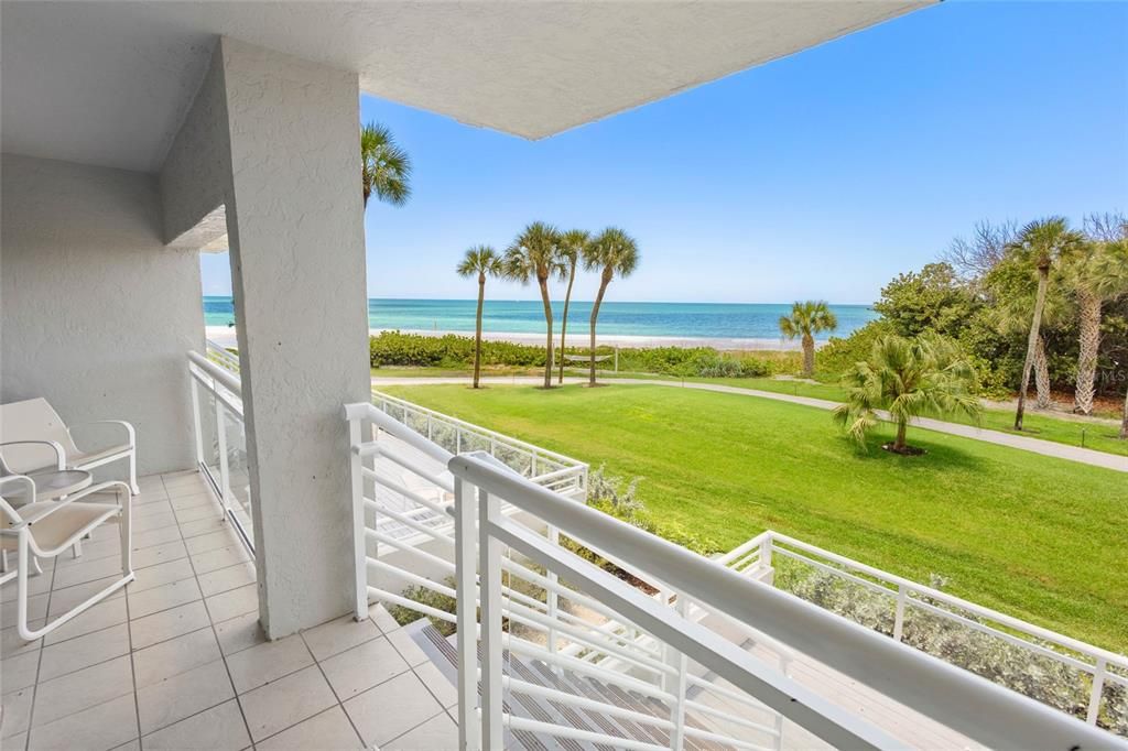 For Sale: $1,025,000 (1 beds, 1 baths, 640 Square Feet)