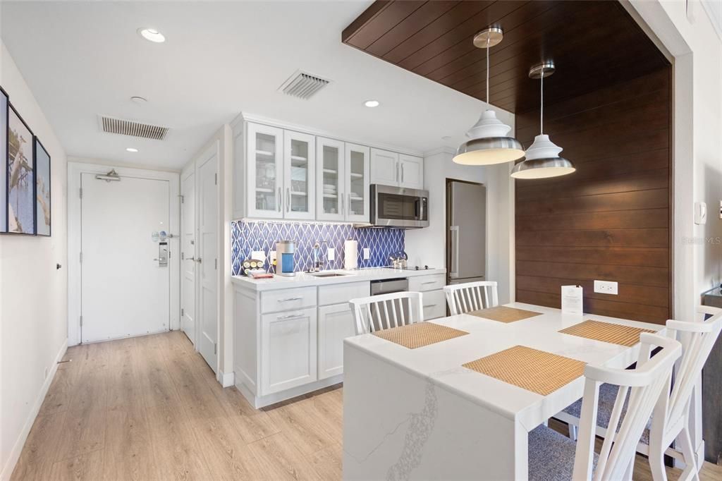 For Sale: $1,025,000 (1 beds, 1 baths, 640 Square Feet)