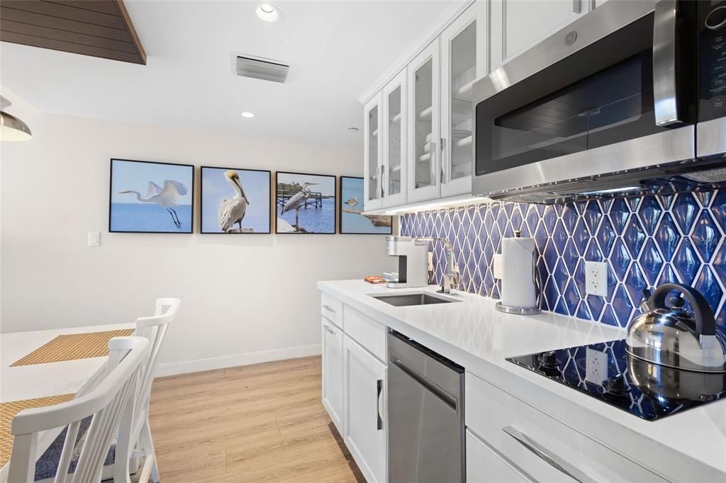 For Sale: $1,025,000 (1 beds, 1 baths, 640 Square Feet)