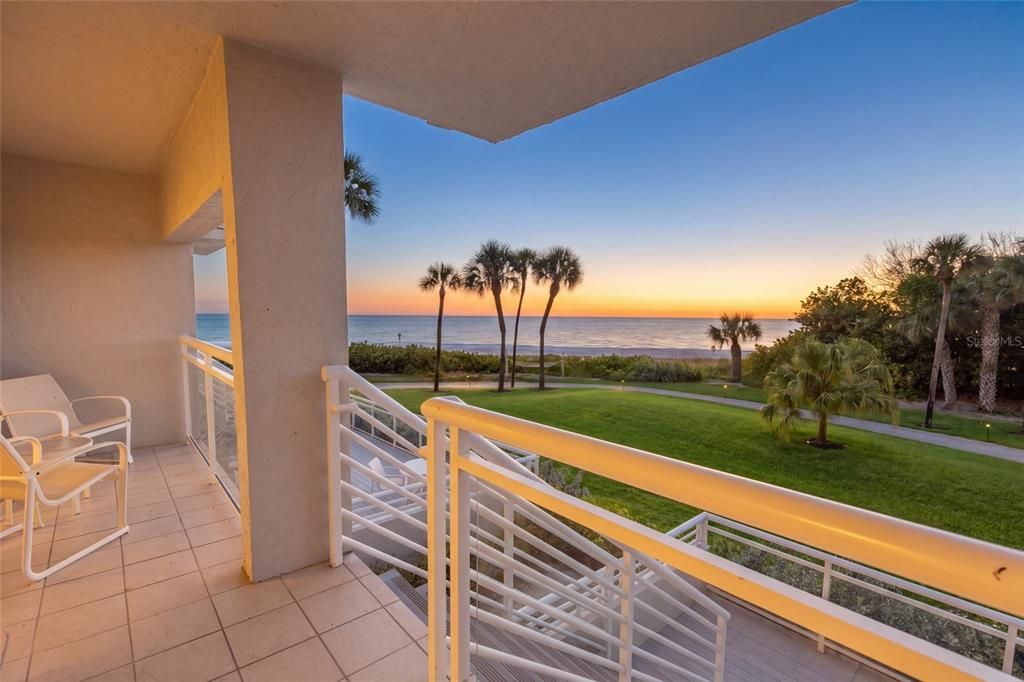 For Sale: $1,025,000 (1 beds, 1 baths, 640 Square Feet)