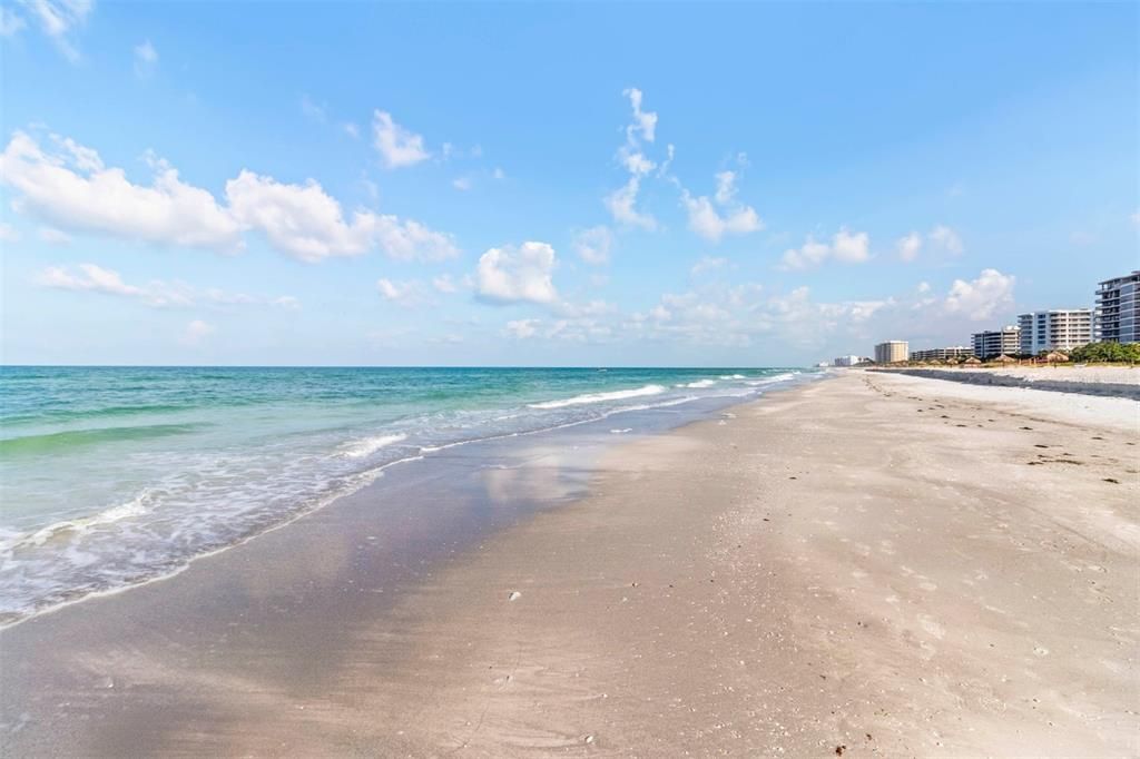 For Sale: $1,025,000 (1 beds, 1 baths, 640 Square Feet)