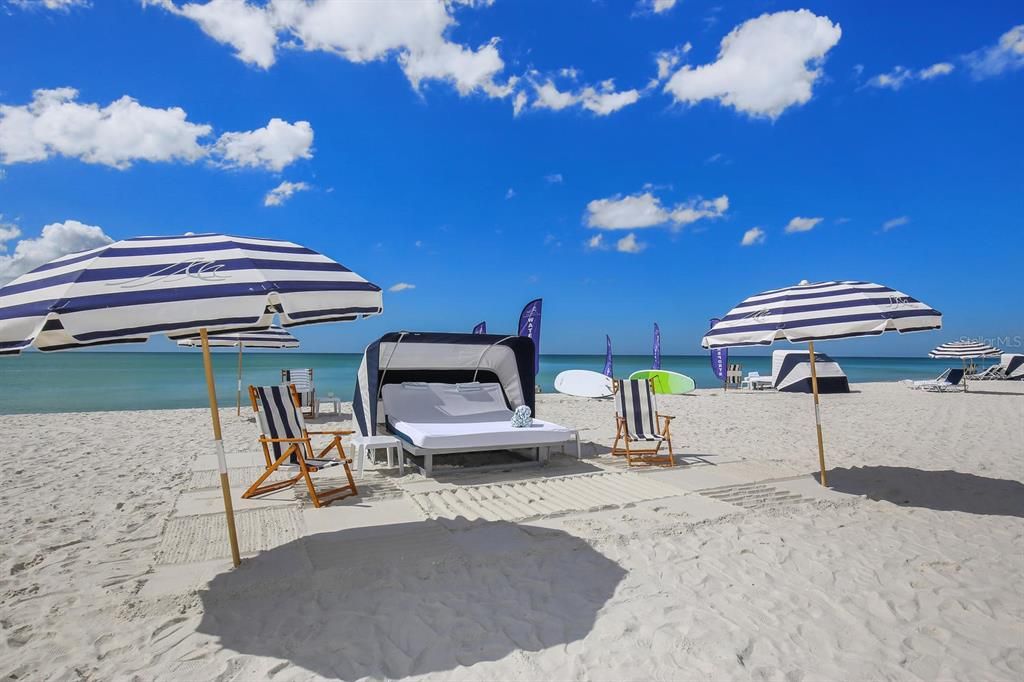 For Sale: $1,025,000 (1 beds, 1 baths, 640 Square Feet)