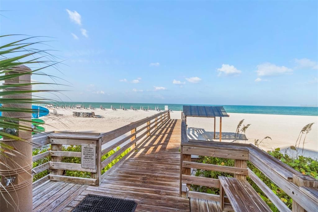 For Sale: $1,025,000 (1 beds, 1 baths, 640 Square Feet)