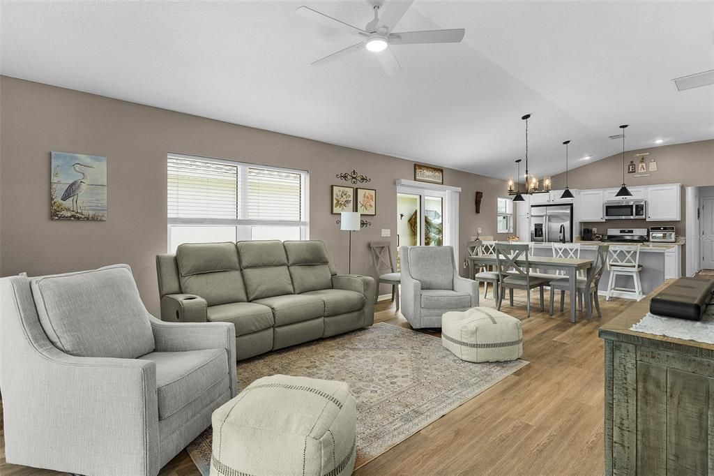 For Sale: $417,500 (3 beds, 2 baths, 1497 Square Feet)