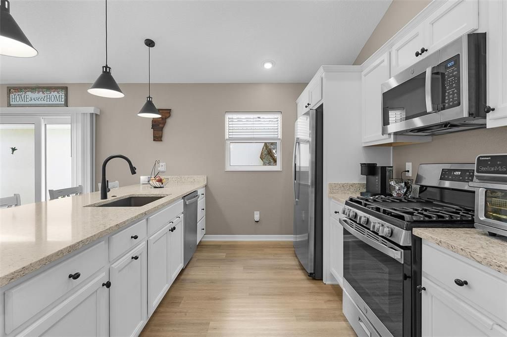 For Sale: $417,500 (3 beds, 2 baths, 1497 Square Feet)