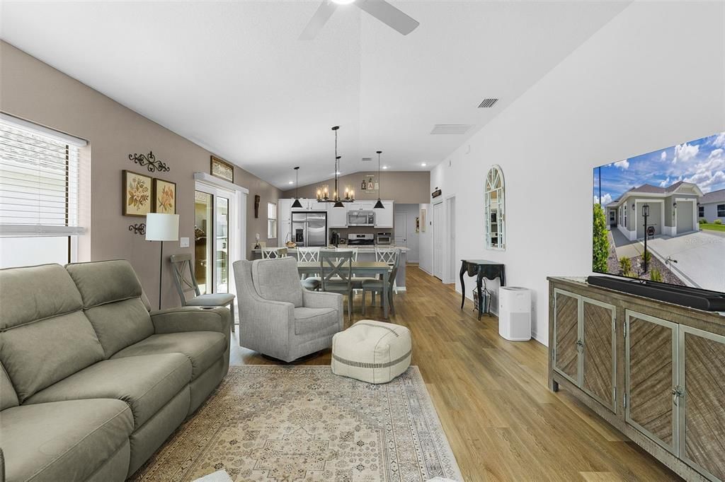 For Sale: $417,500 (3 beds, 2 baths, 1497 Square Feet)