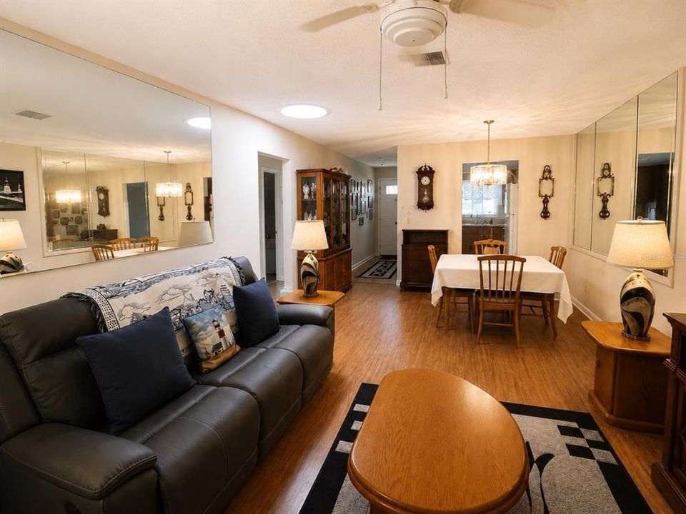 Active With Contract: $159,500 (2 beds, 2 baths, 1185 Square Feet)