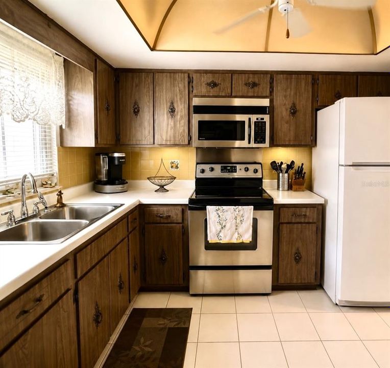 Active With Contract: $159,500 (2 beds, 2 baths, 1185 Square Feet)