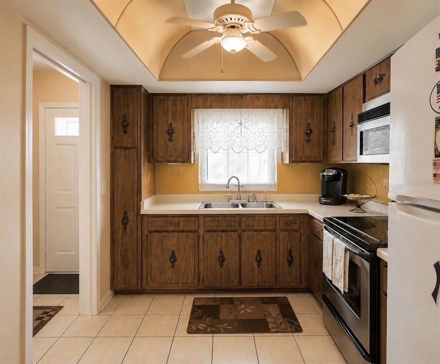 Active With Contract: $159,500 (2 beds, 2 baths, 1185 Square Feet)
