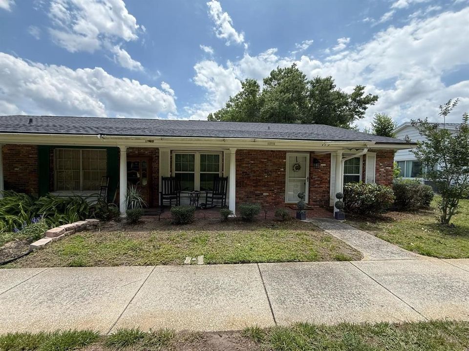 For Sale: $220,000 (2 beds, 2 baths, 1181 Square Feet)