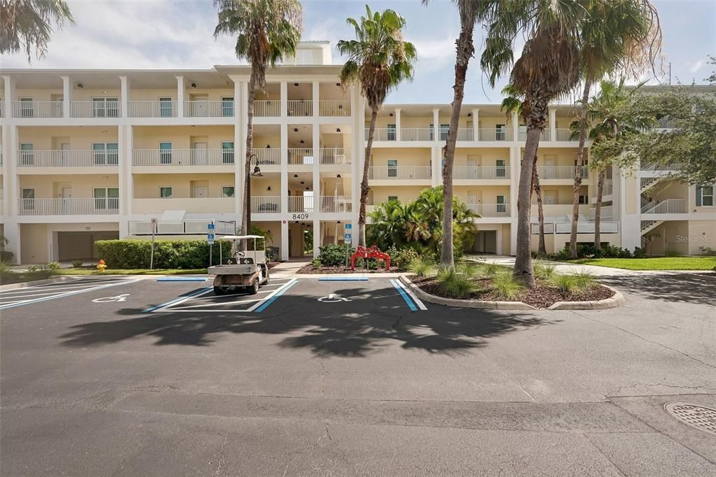 Active With Contract: $199,000 (2 beds, 2 baths, 903 Square Feet)