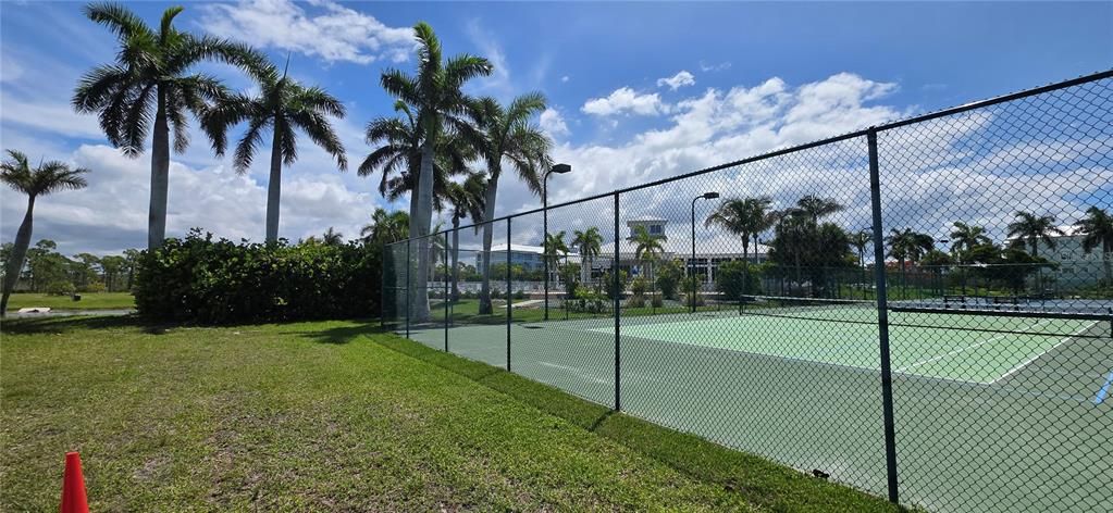 Active With Contract: $199,000 (2 beds, 2 baths, 903 Square Feet)