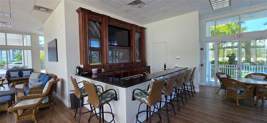 Active With Contract: $199,000 (2 beds, 2 baths, 903 Square Feet)