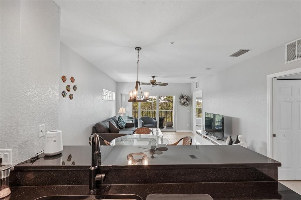 Active With Contract: $199,000 (2 beds, 2 baths, 903 Square Feet)