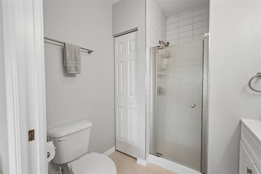 Active With Contract: $199,000 (2 beds, 2 baths, 903 Square Feet)