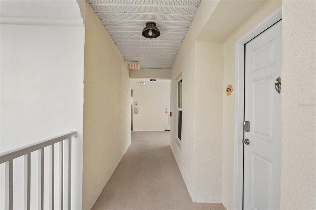 Active With Contract: $199,000 (2 beds, 2 baths, 903 Square Feet)
