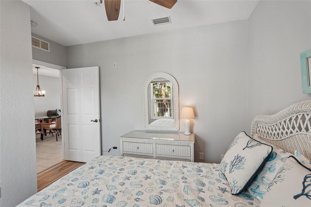 Active With Contract: $199,000 (2 beds, 2 baths, 903 Square Feet)