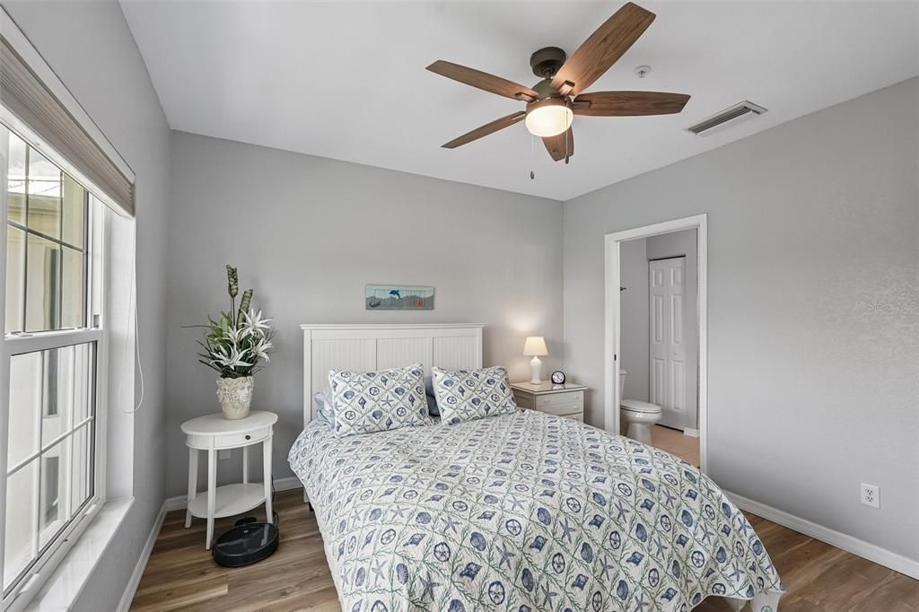 Active With Contract: $199,000 (2 beds, 2 baths, 903 Square Feet)