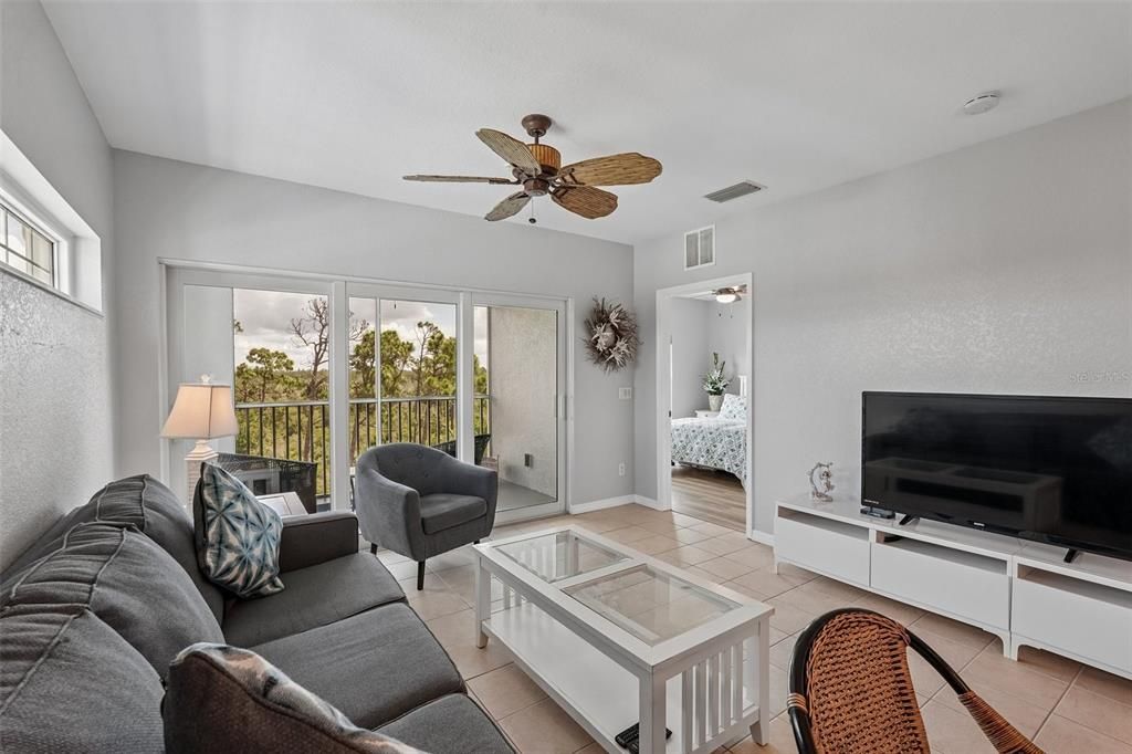 Active With Contract: $199,000 (2 beds, 2 baths, 903 Square Feet)