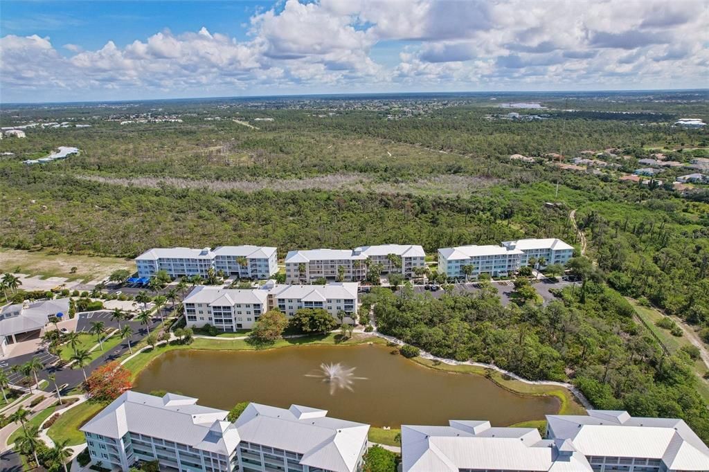 Active With Contract: $199,000 (2 beds, 2 baths, 903 Square Feet)