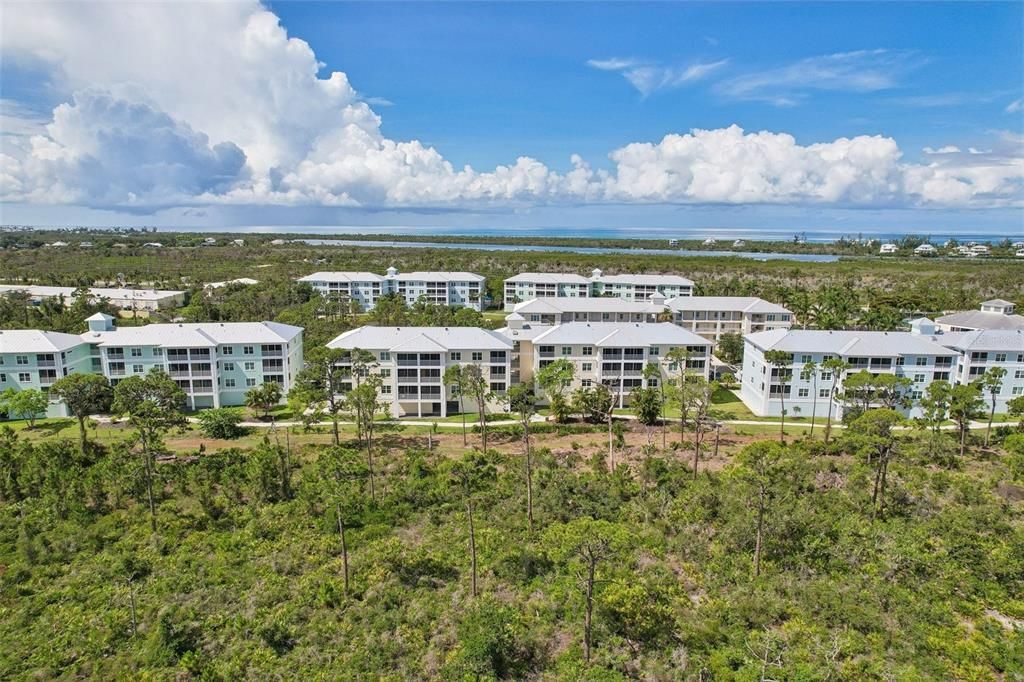 Active With Contract: $199,000 (2 beds, 2 baths, 903 Square Feet)