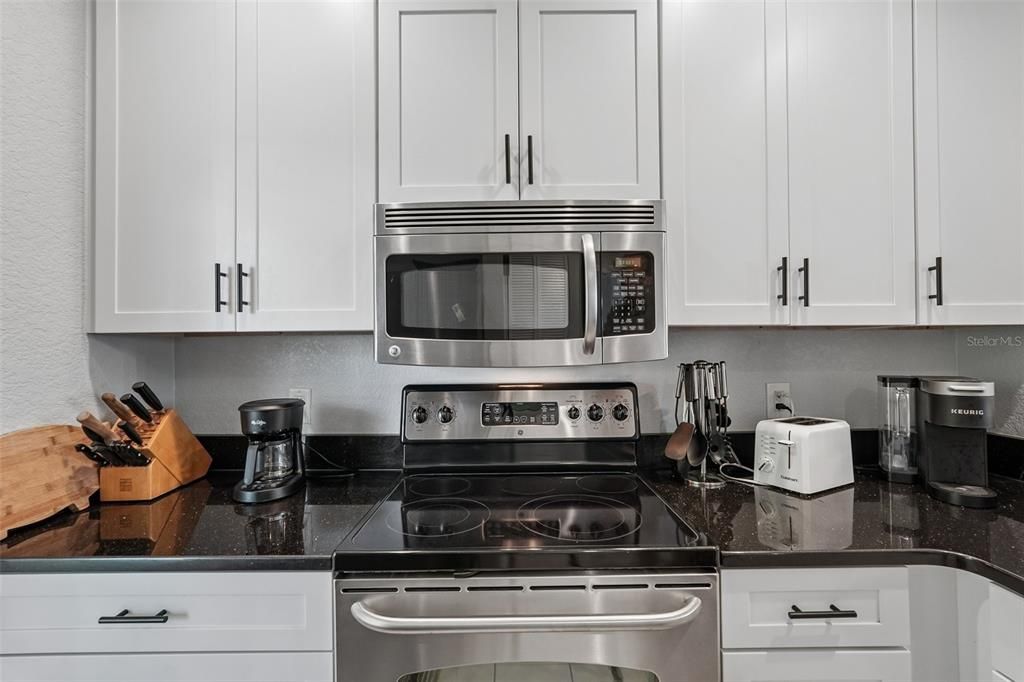 Active With Contract: $199,000 (2 beds, 2 baths, 903 Square Feet)
