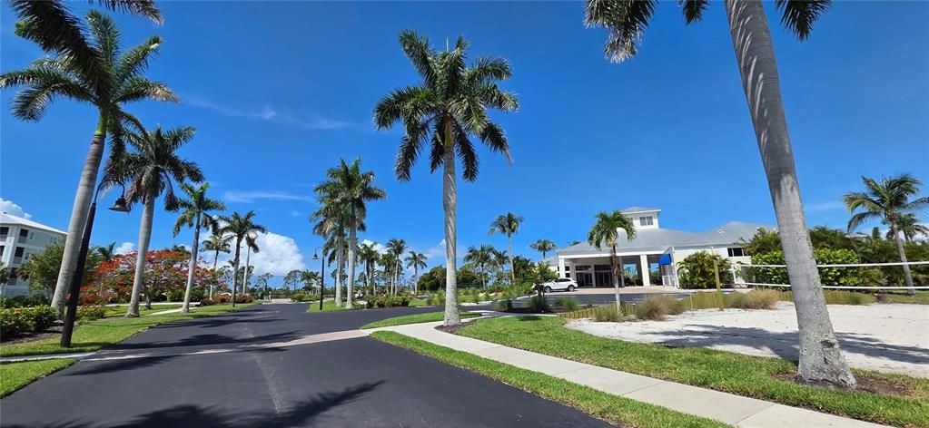 Active With Contract: $199,000 (2 beds, 2 baths, 903 Square Feet)