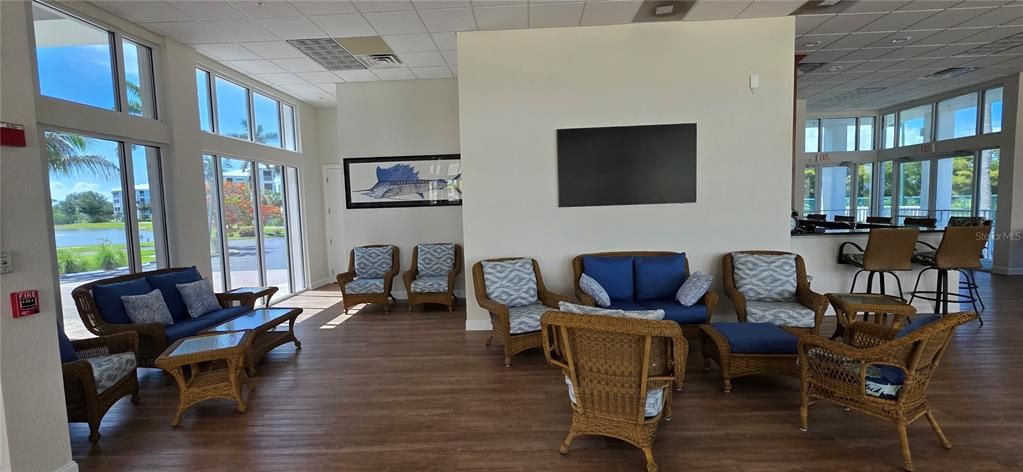 Active With Contract: $199,000 (2 beds, 2 baths, 903 Square Feet)