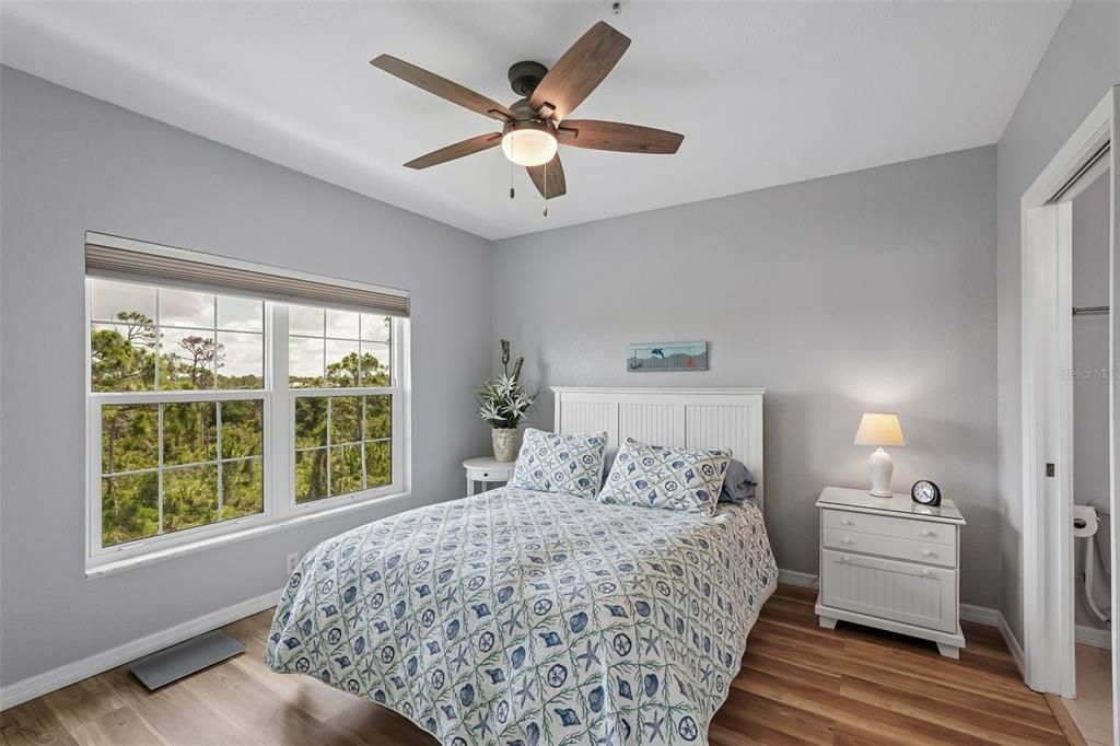 Active With Contract: $199,000 (2 beds, 2 baths, 903 Square Feet)