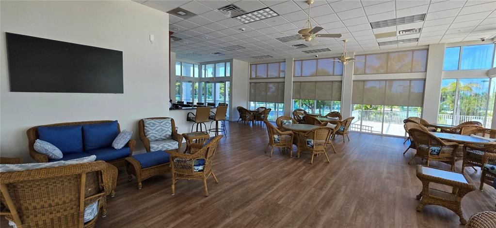 Active With Contract: $199,000 (2 beds, 2 baths, 903 Square Feet)